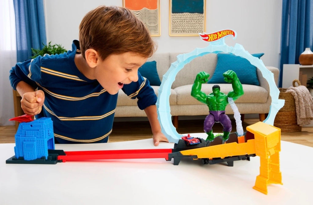 Hot Wheels Superstar Speeders Spiderman & Hulk Smashdown Track Set